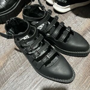 TUK - Buckled Creepers Pointed Shoes - Size 7